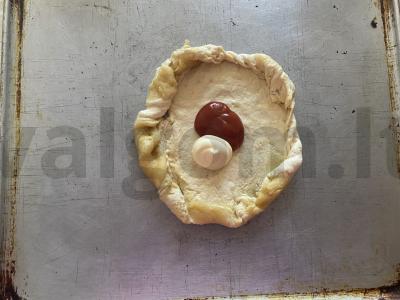 Rudai ir traški pica su Vienos dešrelėmis namuose Žingsnis 3