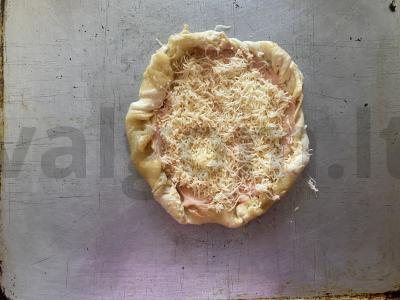 Rudai ir traški pica su Vienos dešrelėmis namuose Žingsnis 6