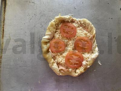 Rudai ir traški pica su Vienos dešrelėmis namuose Žingsnis 8