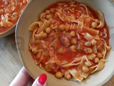 Makaronai su avinžirniais ir rūkytomis šoninėmis pagrindine nuotrauka