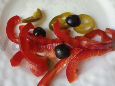 Vietnamietiškas ritinys su paprikomis, krevetėmis, alyvuogėmis ir jalapeño Žingsnis 3