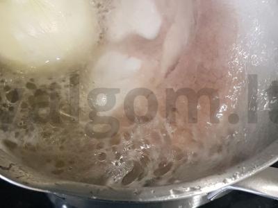 Jautienos sultinys su sūrio kukuliais Žingsnis 2