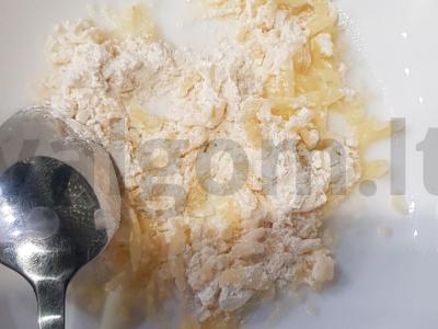 Jautienos sultinys su sūrio kukuliais Žingsnis 3