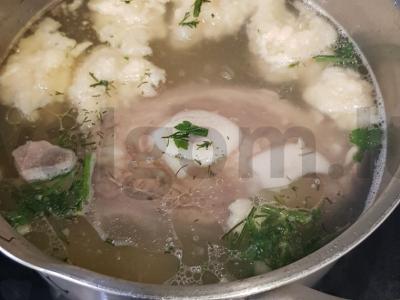 Jautienos sultinys su sūrio kukuliais Žingsnis 4