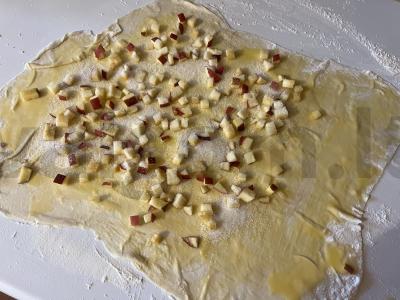 Auksinis obuolių štrudelis greitai Žingsnis 3