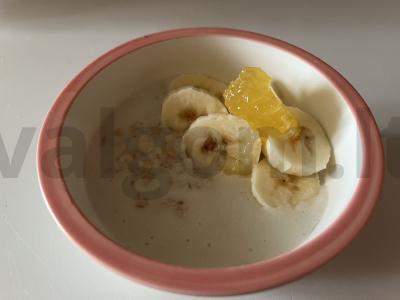 Pieninė-bananų avižinė košė pagrindine nuotrauka