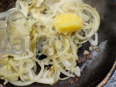 Švelni veršienos kepenėlė granatų padaže Žingsnis 2