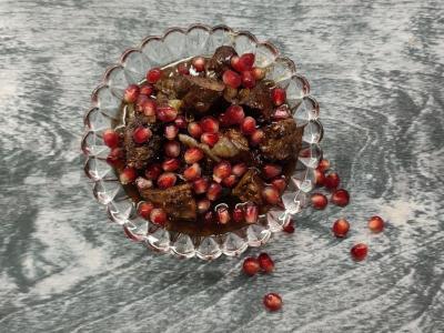 Švelni veršienos kepenėlė granatų padaže pagrindine nuotrauka