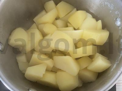 Bulvių apkepas su faršu ir pievagrybiais Žingsnis 3