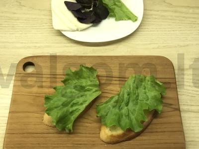 Krustingi tostai su Adygei sūriu Žingsnis 2