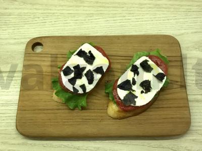 Krustingi tostai su Adygei sūriu Žingsnis 4