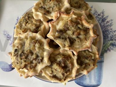 Pyragai su grybais ir bulvėmis pagrindine nuotrauka