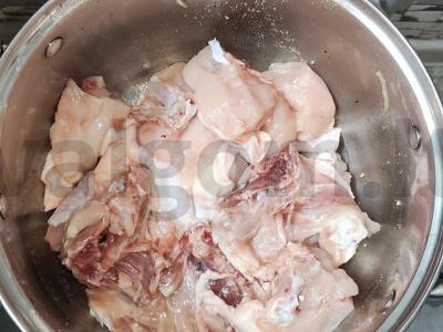 Vištienos šašlykas marinate su stalo krienu ir citrinos sultimis Žingsnis 1