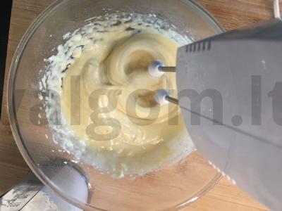 Biskvitinis tortas su apelsinų sluoksniu Žingsnis 4