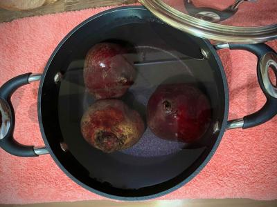 Naudingas salotas-papildas iš virtų burokėlių pietums Žingsnis 2