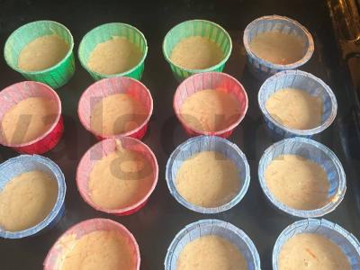 Super klasikiniai morkų keksiukai su firminiu kremu Žingsnis 7