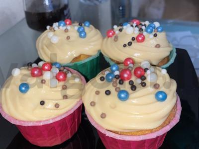 Super klasikiniai morkų keksiukai su firminiu kremu pagrindine nuotrauka