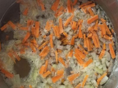 Sriuba su kiaušinių makaronais ir daržovėmis Žingsnis 1