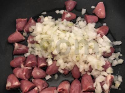 Vištienos širdelės grietinėlės padaže Žingsnis 2