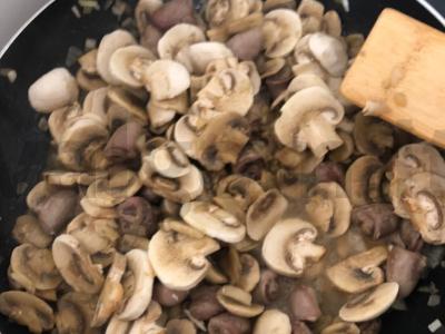 Vištienos širdelės grietinėlės padaže Žingsnis 4