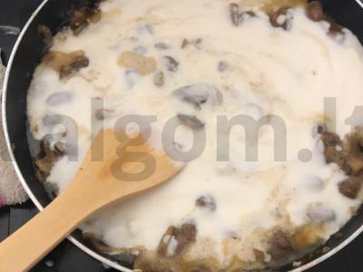 Vištienos širdelės grietinėlės padaže Žingsnis 7