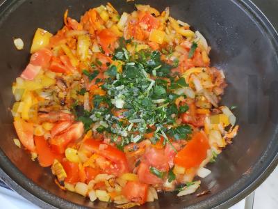 Aštrus ryžiai su paprikomis, pomidorais ir žolelėmis Žingsnis 6