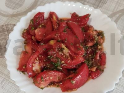 Marinuotų pomidorų užkandis pagrindine nuotrauka