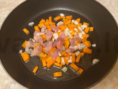 Daržovių ir dviejų rūšių mėsos troškinys Žingsnis 4