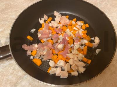 Daržovių ir dviejų rūšių mėsos troškinys Žingsnis 5