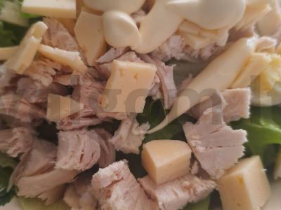 Salotas „Naminis Cezaris“ su vištiena pagrindine nuotrauka