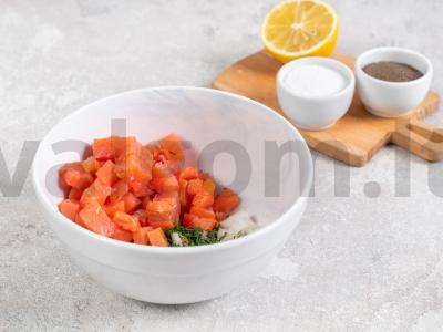 Lengvas lašišos tartaras su avokadu Žingsnis 1