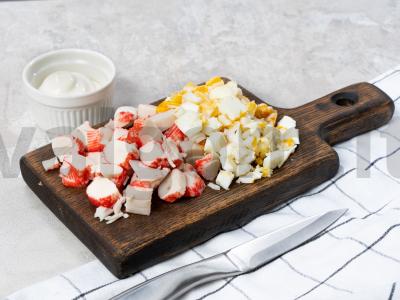 Krabų salotas su raudonaisiais ryžiais Žingsnis 2