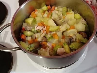 Troškinti daržovės su vištiena ir grybais vakarienei Žingsnis 6