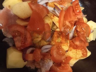 Keptas kiaulienos, bulvių ir kiaušinio patiekalas Žingsnis 2