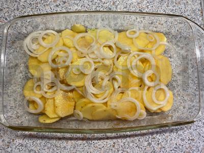 Sluoksniuota vištienos faršo ir bulvių apkepas Žingsnis 2