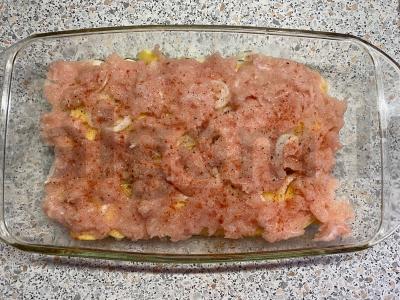 Sluoksniuota vištienos faršo ir bulvių apkepas Žingsnis 3