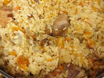 Plovas su kiaulienos šonkauliais pagrindine nuotrauka