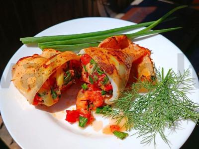 Įdaryti krevetėmis kalmarai ant grotelių pagrindine nuotrauka