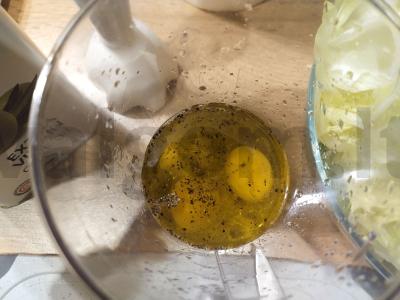 Namų padažas salotoms „Cezaris“ Žingsnis 1