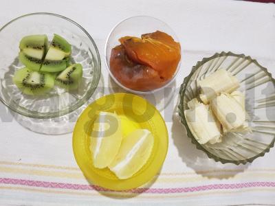 Vaisių vitaminų smoothie Žingsnis 1