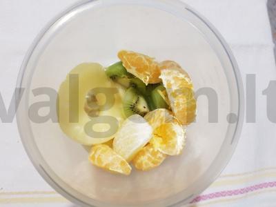 Vaisių vitaminų smoothie Žingsnis 2
