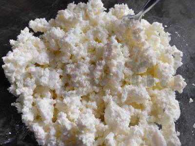 Sūrio blynai su šviežiais uogomis arba padažu Žingsnis 1