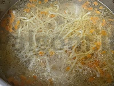 Lengvas vištienos sriuba su makaronais Žingsnis 5