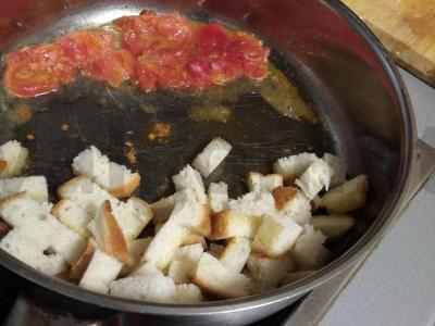 Kiaušinienė su skrudintais duonos kubeliais ir krevetėmis Žingsnis 2