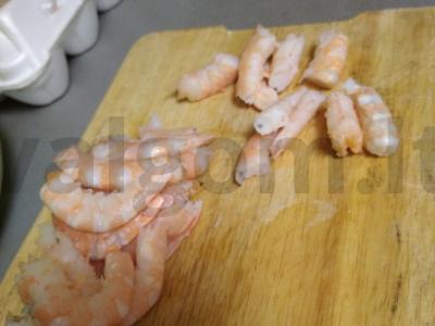 Kiaušinienė su skrudintais duonos kubeliais ir krevetėmis Žingsnis 3