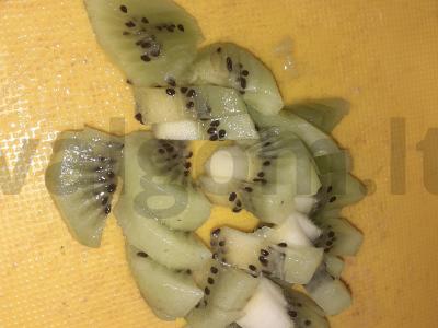 Gyvas „Emerald“ salotas su mungo daigais ir kiviais Žingsnis 2