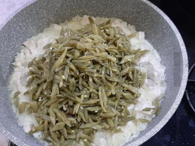 Pupelės su vištienos krūtinėlėmis grietinėlės padaže Žingsnis 5