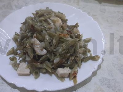 Pupelės su vištienos krūtinėlėmis grietinėlės padaže pagrindine nuotrauka