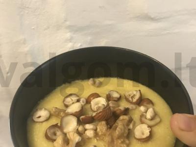 Kukurūzų polenta su riešutais pagrindine nuotrauka