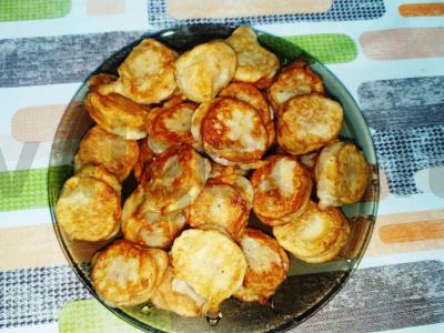 Kepti bananai tešloje pagrindine nuotrauka